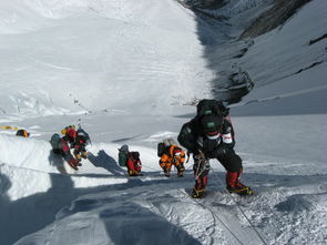 乐鱼app-全国登山挑战赛千人攀登玉龙雪山，玉龙雪山攀岩